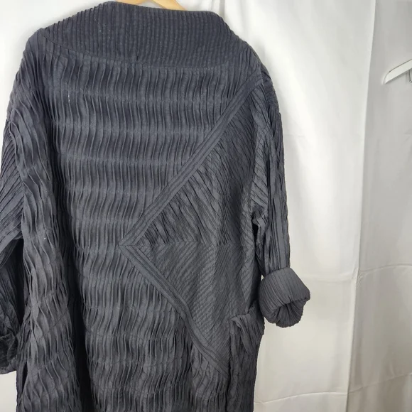 Moyuru Japan Oversized Light Coat - L in EUC - Picture 10 of 15